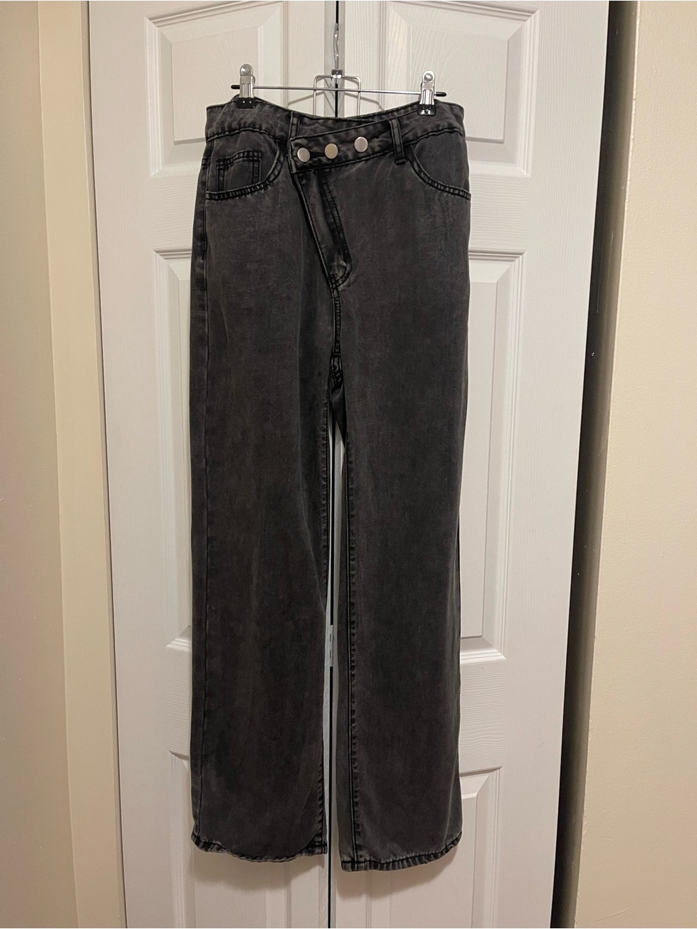 Classic Straight-Leg Black Jeans with Triple Button Waist